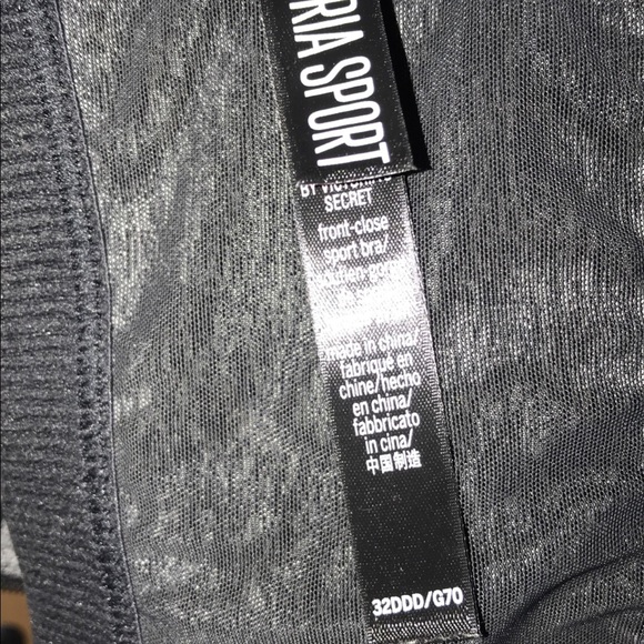 BRAND NEW Victoria’s Secret sports bra - Picture 4 of 4